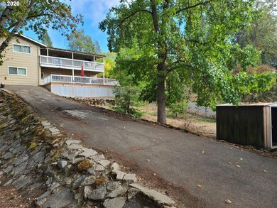 1418 NW Hawthorne Ave, Grants Pass, OR 97526 - photo 2