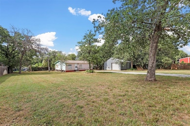 4501 Tulip Dr, Granbury, TX 76049 - photo 4