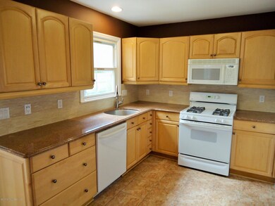Kitchen Backsplash & Granite Counters