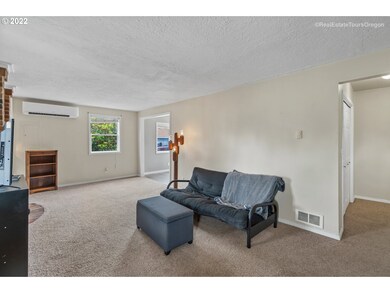 732 N College St, Newberg, OR 97132 - photo 4