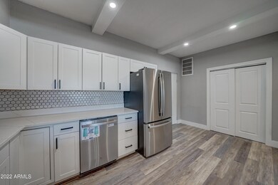 357 E Thomas, a209-4