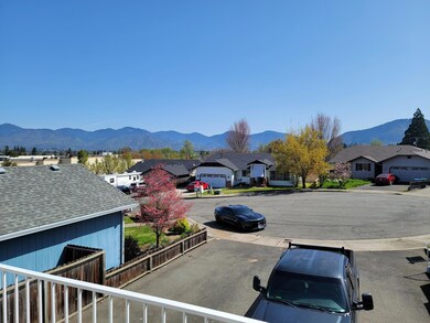 1758 Patriot Ln, Grants Pass, OR 97527 - photo 2