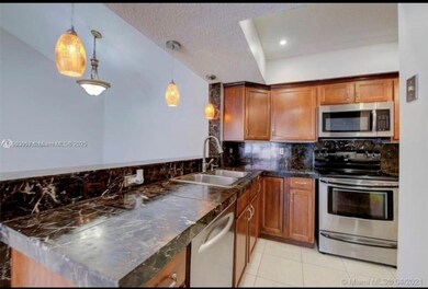 18850 NW 57th Ave unit 306, Hialeah, FL 33015 - photo 3