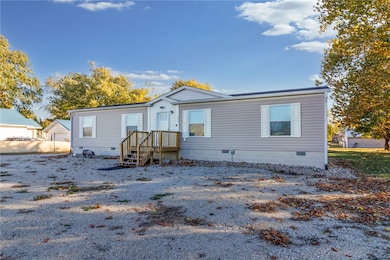 513 W North 1st St, Stewardson, IL 62463 - photo 2