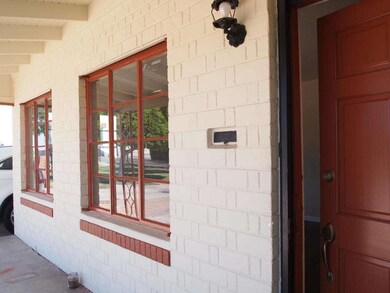 1626 W Encanto windows