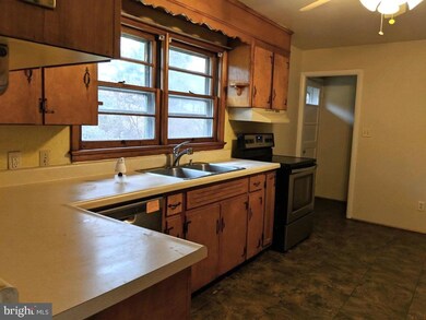 19110 Cherry Tree Dr, Hagerstown, MD 21742 - photo 3