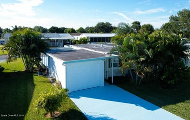 876 Pecan Cir - Garage