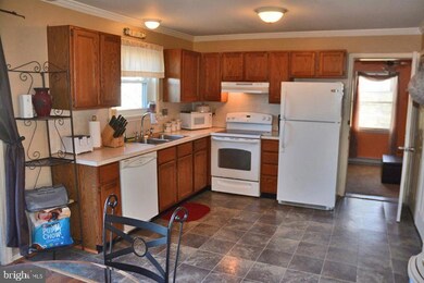 2018 Aspen Ln, Columbia, PA 17512 - photo 5