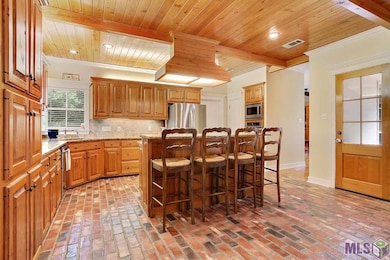 Breakfast bar with room for 4 barstools