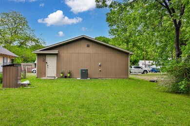 1512 Roy St, Gainesville, TX 76240 - photo 3