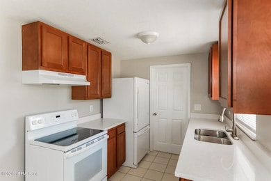 P6777989-04-Kitchen-905827