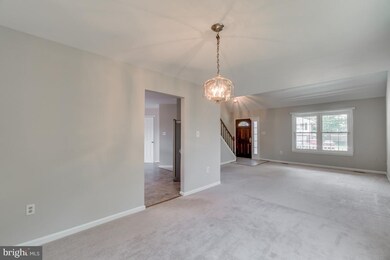 9704 Walthorne Ct, Burke, VA 22015 - photo 7