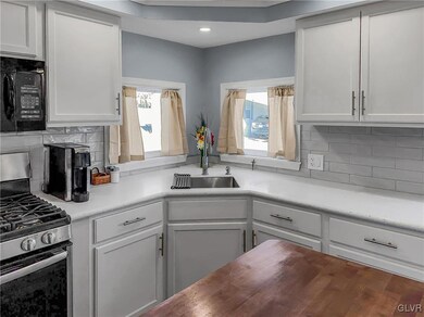 153 Finch Ln, Bath, PA 18014 - photo 6