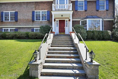 30 Hemlock Dr Greenwich CT-small-010-28-