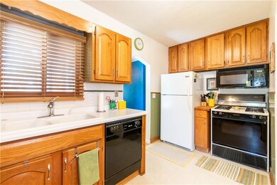 6104 Rollins Ave, Des Moines, IA 50312 - photo 5