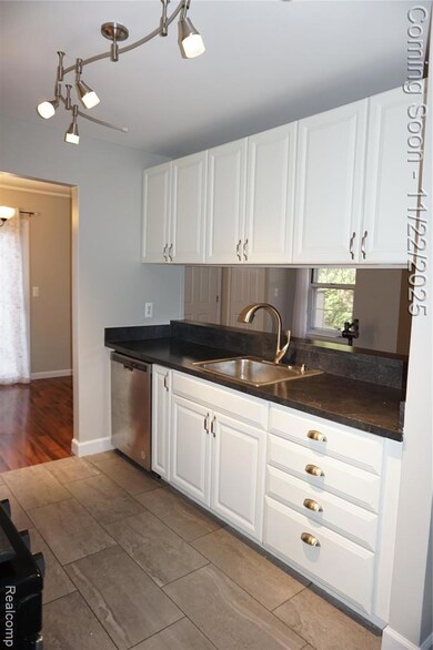 33647 Bayview Dr, New Baltimore, MI 48047 - photo 5