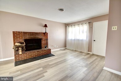 237 Alden Ave, Morrisville, PA 19067 - photo 4