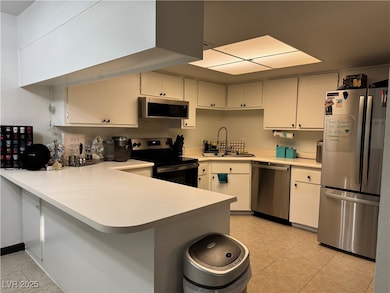 5817 Smoke Ranch Rd unit B, Las Vegas, NV 89108 - photo 3