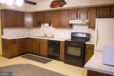 236 N Lehigh St, Tamaqua, PA 18252 - photo 6