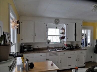 81 Oakland St, Waterville, ME 04901 - photo 3