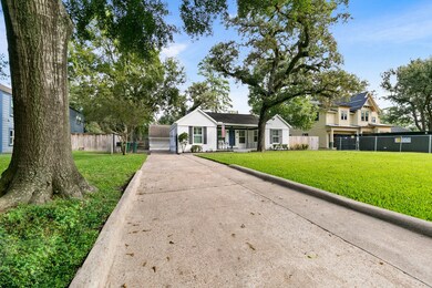 734 W 42nd St, Houston, TX 77018 - photo 2