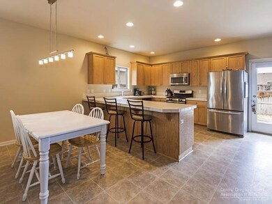 1223 NW 18th St, Redmond, OR 97756 - photo 2