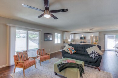 Living Room (2)