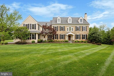 136 Waverly Cir, Phoenixville, PA 19460 - photo 2