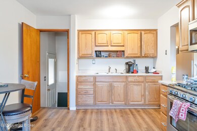 9224 Lantana Dr, Louisville, KY 40229 - photo 6