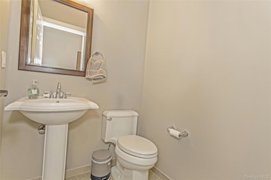 112 Maya Cir, Central Islip, NY 11722 - photo 7