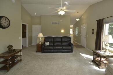 1363VillageCir_06
