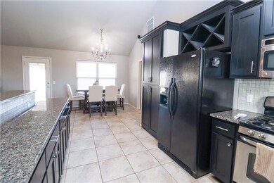 7003 Cherokee Crossing E, Warr Acres, OK 73132 - photo 4