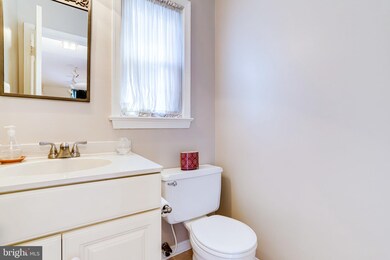 6686 Midhill Place, Falls Church, VA 22043 - photo 7