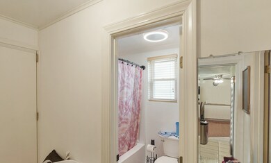Full bathroom with tub/shower combination