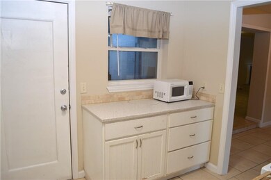 The kitchen is fully equipped with Stove/Oven, Mic