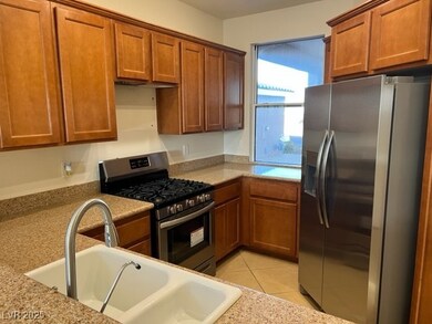  Newer 5 Burner Gas Cooktop & Electric Oven.