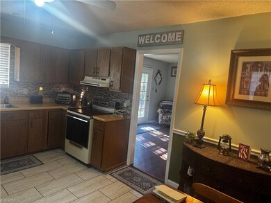 3993 & 3997 Valley Dr, Sophia, NC 27350 - photo 5