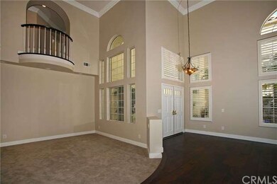 Dramatic Home with many Architectural Features, En