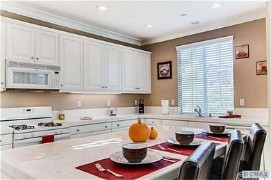 Large KItchen w/ Island Seating