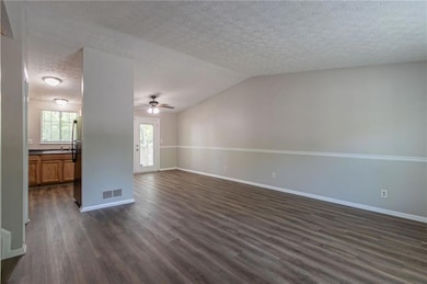 2092 Countydown Ln, Stone Mountain, GA 30088 - photo 4