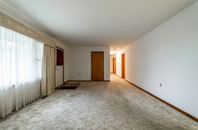 300 Mayfair Dr, Lincoln, IL 62656 - photo 5