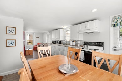 8 Commonwealth Ave unit 1 down, Salisbury, MA 01952 - photo 5