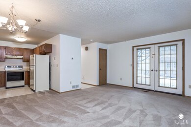 7811 Mayfair - Living room & kitchen