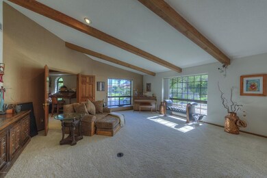 005_Living Room