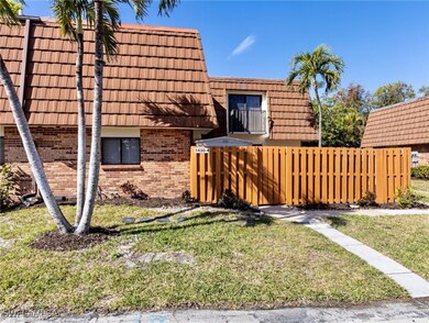 1430 Park Shore Cir unit 4, Fort Myers, FL 33901 - photo 2