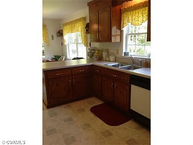 Kitchen - Huge, open kitchen with plenty of cabine