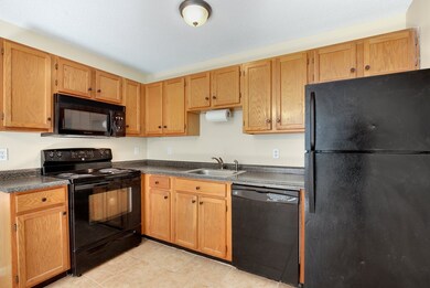 155 Lafond Ln unit 32, Dracut, MA 01826 - photo 6