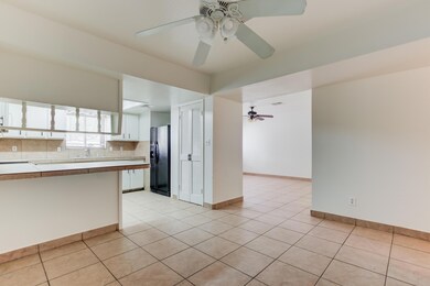 1428 S Hedge-10