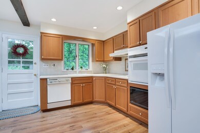 16 Sunshine Ave Riverside CT-large-012-5