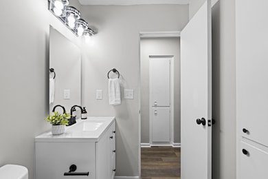 986 Loretta Ave, Columbus, OH 43211 - photo 4